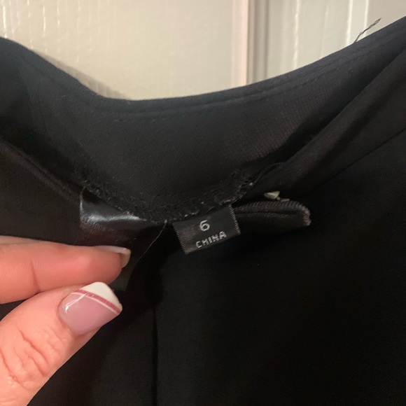 Tahari black pant suit. Blazer 8P/Pants 6 - Picture 7 of 8